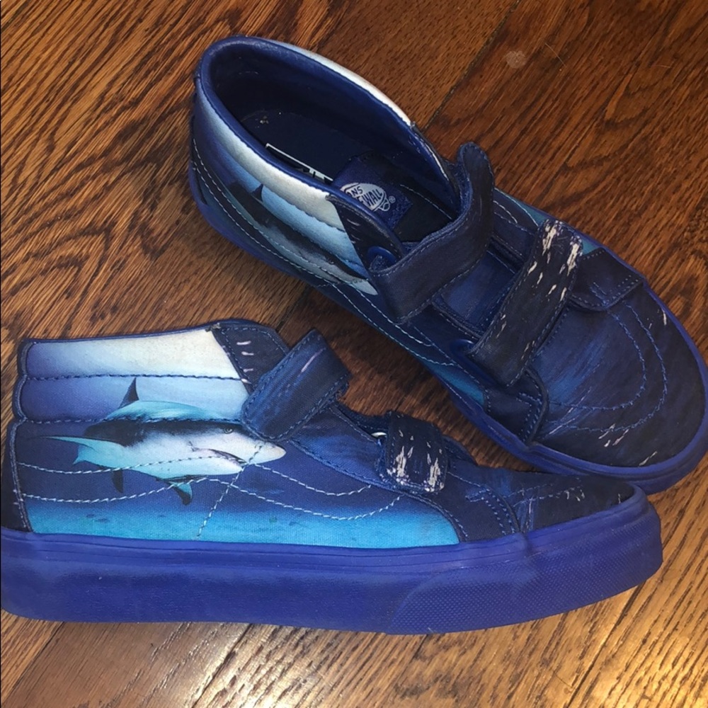 Kids shark week Vans size 3.